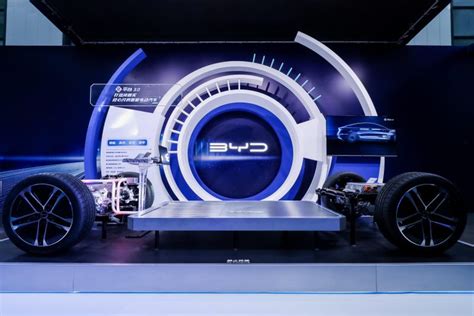 BYD LANZA SU PLATAFORMA E 3 0 Tour Motor