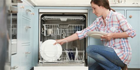 Can Calphalon Pans Go In The Dishwasher?