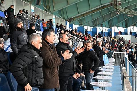 Erzurum da Protokol tribününe ince ayar