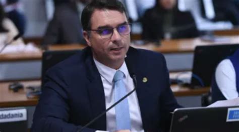 Urgente Flávio Bolsonaro Aciona Pgr Contra Dino Após Visitas Da