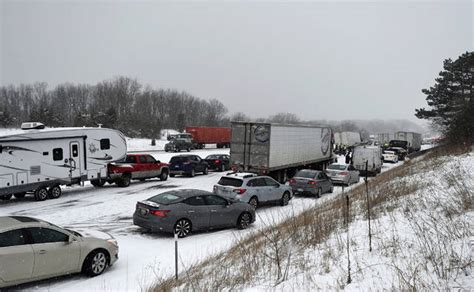 Huge Pileup Snarls Traffic On Snowy Michigan Highway The Garden Island