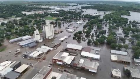 Flooding Forces Some Iowans From Homes Much Of Us Broils