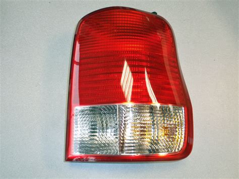 Lampa Tylna Prawa Kia Carnival Ii K E