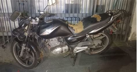 Suspeito Preso Em Flagrante Desmanchando Motocicleta Furtada Em Po Os