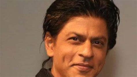 Shah Rukh Khan Birthday Fans Fly Down From Different Parts Of The World After 2 Years