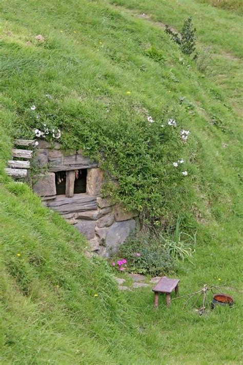 Earthship Houses Hobbit Hole Earthship Houses Plans Earthship Houses