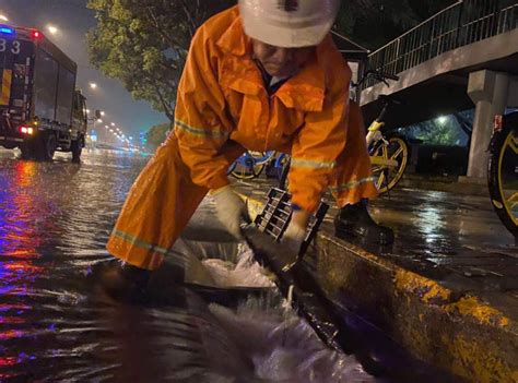 北京迎入汛来最大降雨，市郊公路出现部分塌方险情，今晚仍有雷阵雨！腾讯新闻