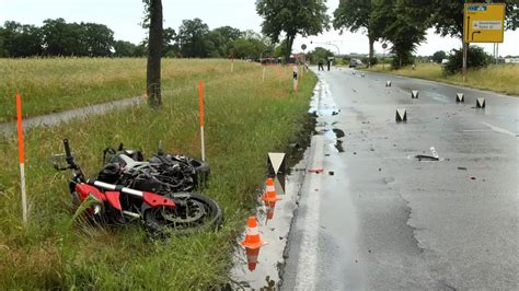 Unfall Bei Oyten Motorradfahrer Wird Lebensbedrohlich Verletzt