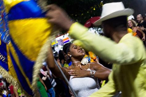 Le carnaval est là à Rio que la fête commence Radio Tele Port de Paix