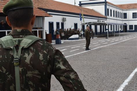 Grupo De Artilharia De Campanha Formatura Al Siva Ao Dia Da Artilharia