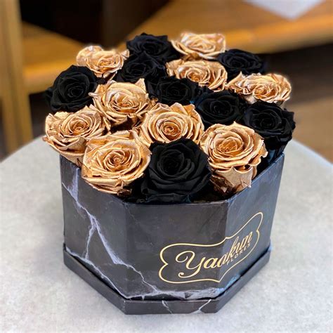 Rosas Eternas En Caja Octagonal Black Gold Yaakun Flores