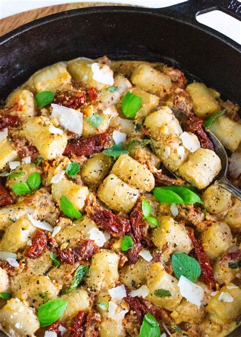 Gnocchi De Chou Fleur Avec Sauce Cr Meuse Aux Tomates S Ch Es Au Soleil