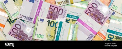 Geldbündel mit Euro Banknoten Stock Photo Alamy