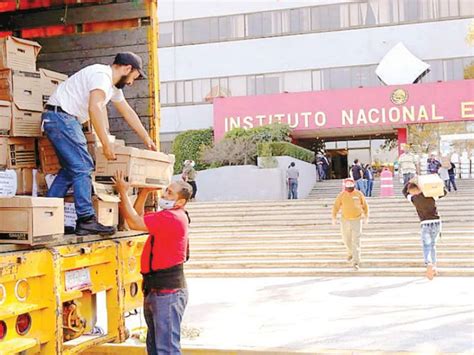 Entregan Al Ine Otros Millones De Firmas Para Promover La Revocaci N