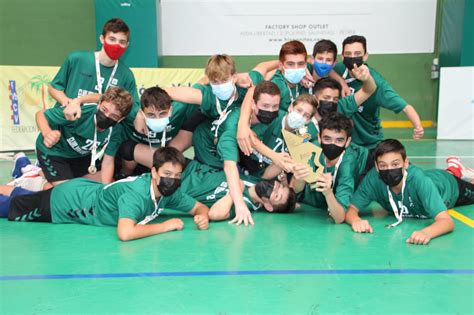 El Equipo Infantil De Voleibol De Salesianos Elche Logra El T Tulo De