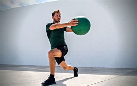 Wall Ball Workout: Try These 6 Great Wall Ball Exercises