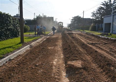 EL MUNICIPIO COLOCA NUEVA CARTELERÍA Y AVANZAN LAS OBRAS EN LA CIUDAD