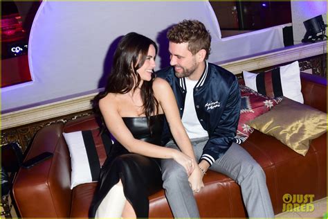 The Bachelor S Nick Viall Announces Engagement To Girlfriend Natalie