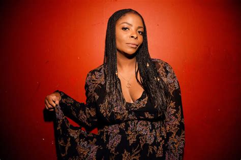 Hot Sexy Janelle James Bikini Pics