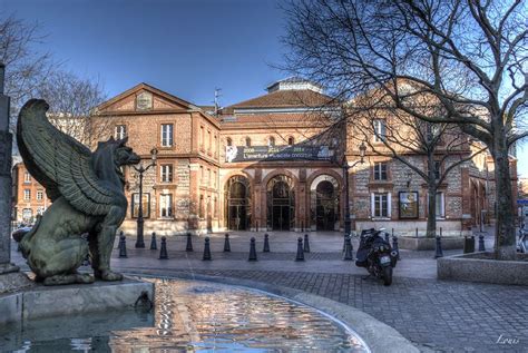 La Place Dupuy Toulouse Avec Vue Sur La Halle Aux Grains Haute