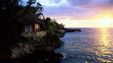 Coast of the Caribbean Sea in Jamaica - backiee