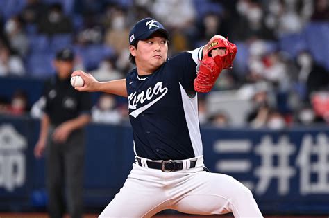 Padres sign Korean closer Woo Suk Go in another big bullpen move