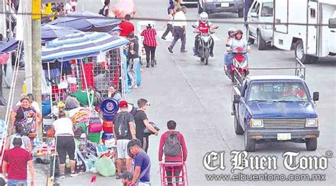 Ambulantes Invaden Calles Y Banquetas Culpan Al Coordinador De