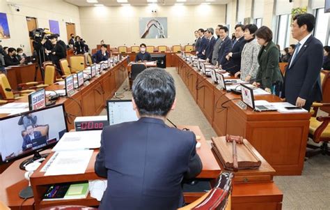 민주당 與 방송법 ‘권한쟁의심판 청구에 “국회 무시 도 넘었다” 중앙일보