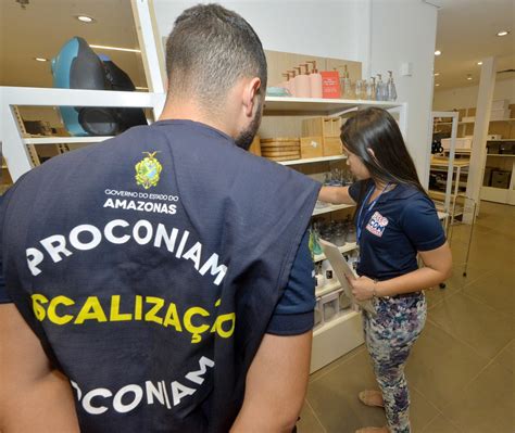 Mais de 20 lojas de shopping em Manaus são notificadas durante