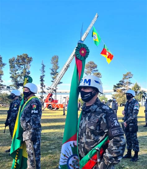 Solenidade Efetiva Os Novos Comandantes Do Crpo Planalto Do Rpmon E