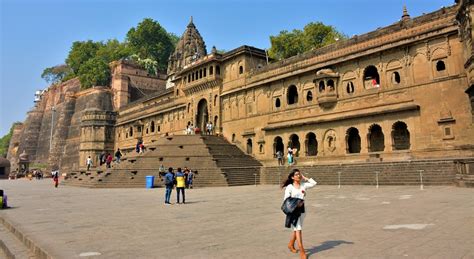 Majestic Maheshwar in Madhya Pradesh - Explore Ahilya Fort, Temples and ...