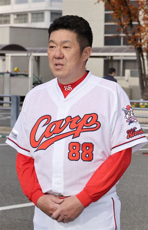 広島佐々岡監督と選手ら病院訪問、駐車場からエール プロ野球写真ニュース 日刊スポーツ