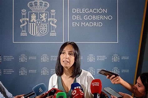 Mercedes González niega colapso en el aeropuerto de Barajas y critica