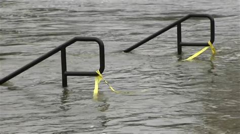 Chicago Weather Heavy Rain Floods Streets Across Area [video]