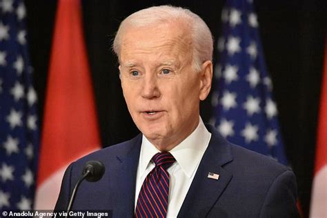 Biden Defends His Damn Good Job On Banking Crisis Daily Mail Online