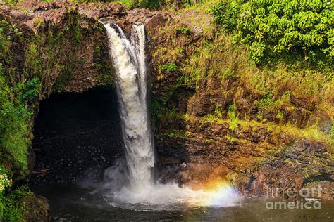 Rainbow Falls Hawaii Waterfall Offering up a Rainbow Photograph by ...