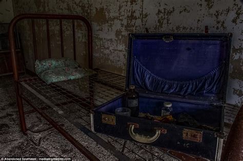 Chilling Images Show Abandoned Tennessee Asylum Daily Mail Online