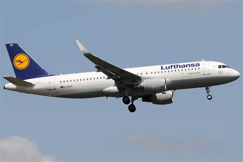 D AIUY Airbus A320 214 Lufthansa FRA Gabriele Fontana Tuscan