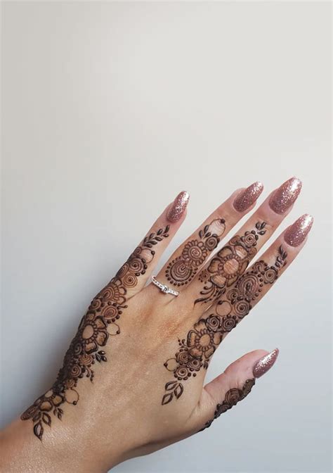 32 Captivating Henna Designs Dainty And Delicate Henna 1 Fab Mood