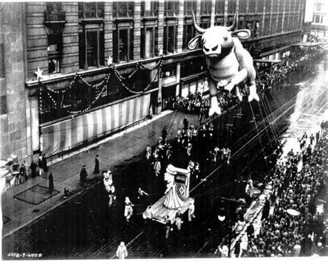 Amazing Vintage Photos Of The Macy S Thanksgiving Day Parade From The Early Days 1920s 1950s