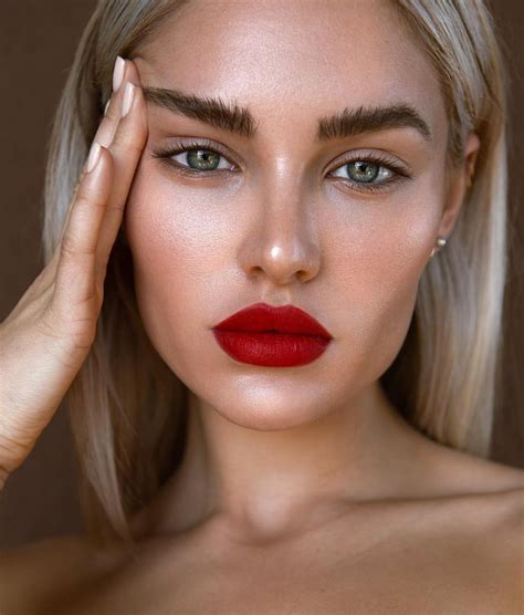 Red Lips Schminke Mit Roten Lippen Natürliches Makeup Rote