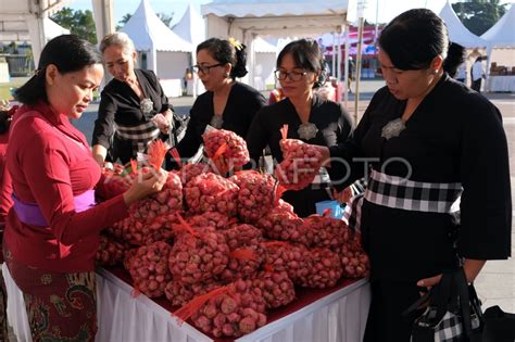 Pasar Rakyat Jelang Hari Raya Kuningan Antara Foto