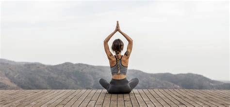 Cinco Posturas Básicas De Yoga Para Principiantes