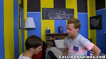 Una Lamida En La Piruleta Y Una Lamida En La Polla De Un Jovencito XVIDEOS