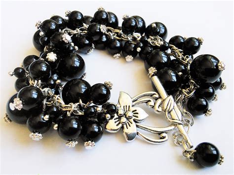 Браслет из черного жемчуга Сваровски | Charm bracelet, Bracelets, Jewelry
