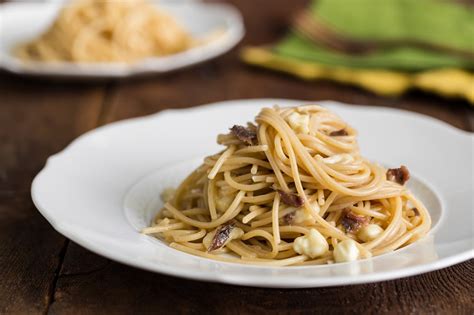 Ricetta Pasta Veloce Con Acciughe E Mozzarella Cucchiaio Dargento