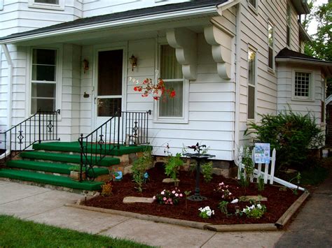 Mrs. Livin the Dream: flower beds and landscaping.