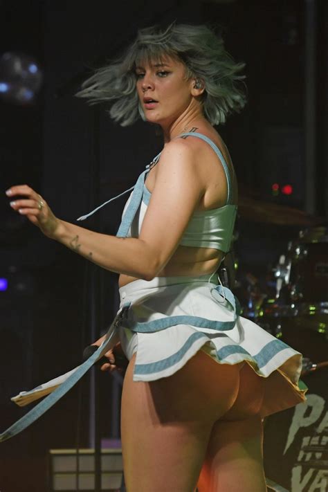 Betty Who Flashes Ass On Stage 34 Photos TheFappening