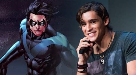 Tit S Brenton Thwaites Fala Sobre Uniforme Do Asa Noturna Imponente