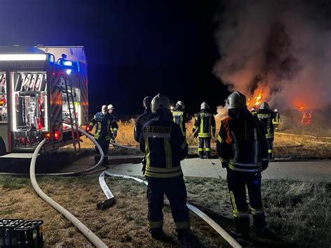 Vegetationsbrand Strohballenbrand Wicker Freiw Feuerwehr Fl Rsheim